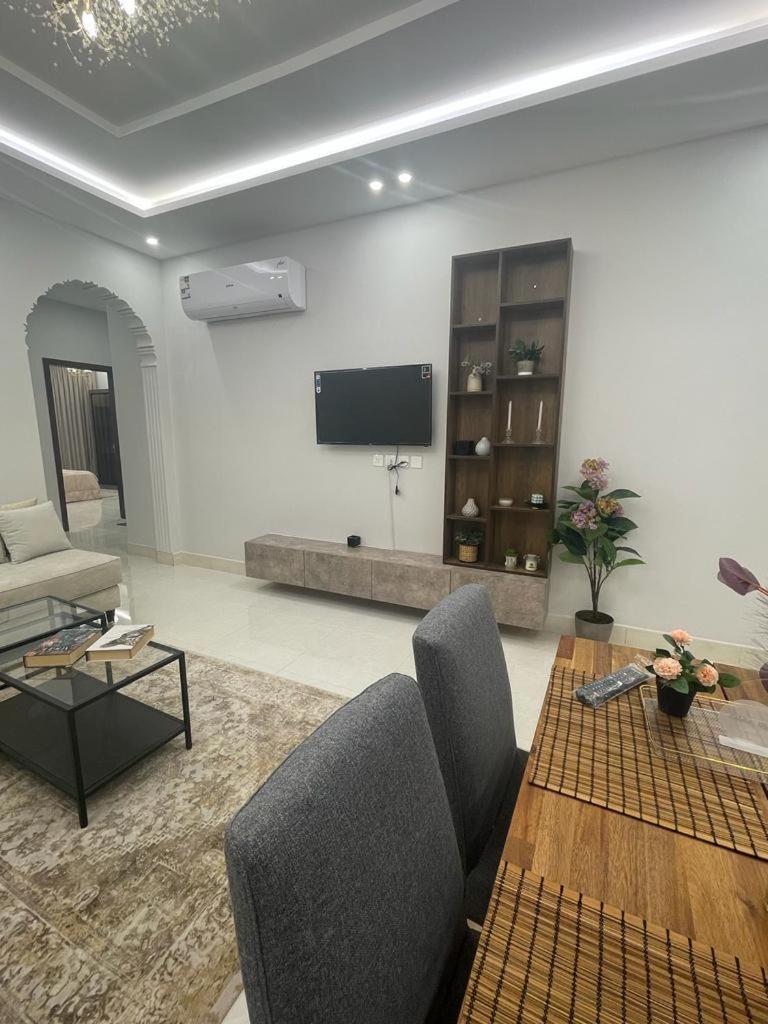 فندقيه فاخره بتصمم عصري ودخول ذاتي