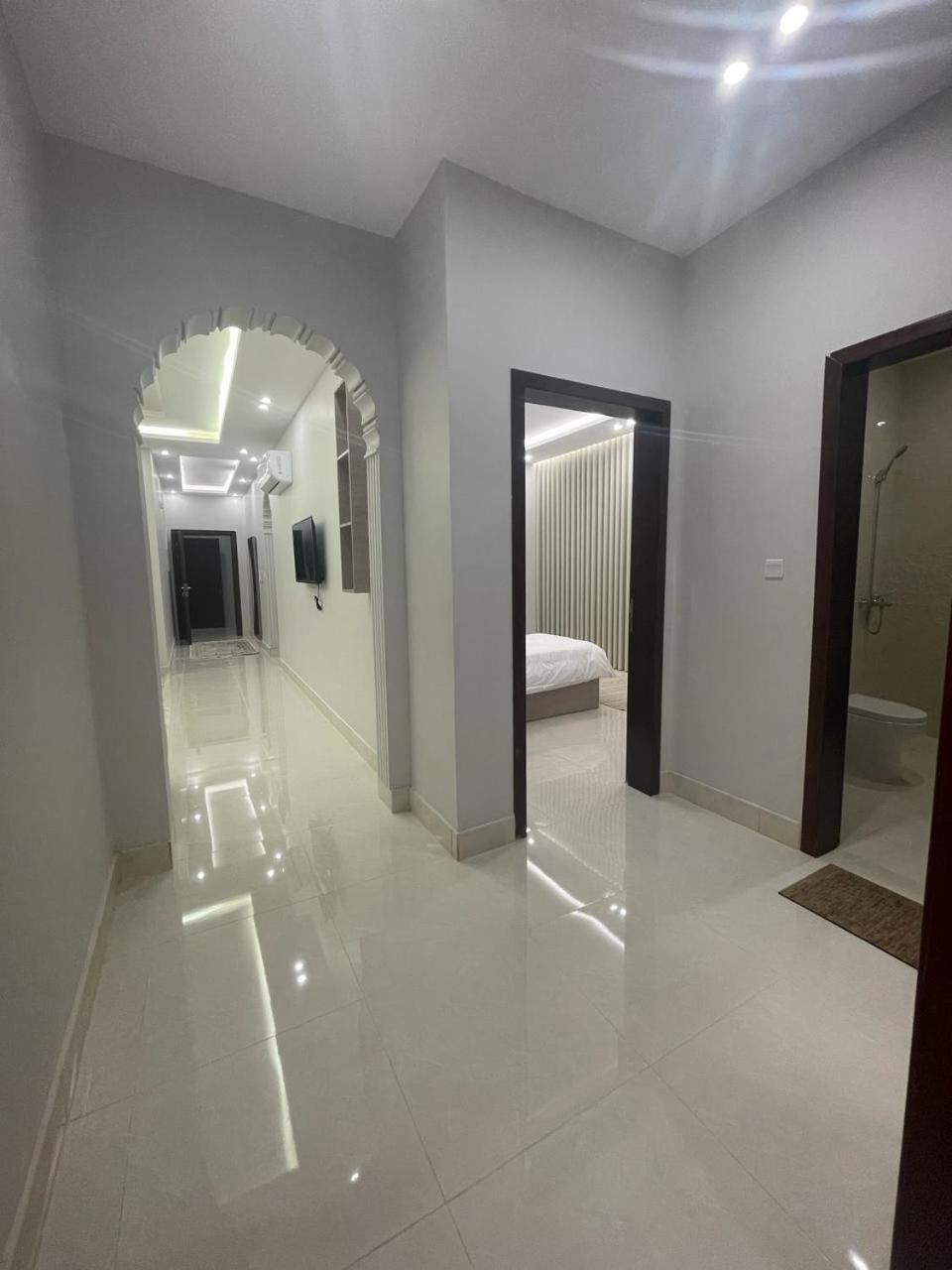 فندقيه فاخره بتصمم عصري ودخول ذاتي Apartment