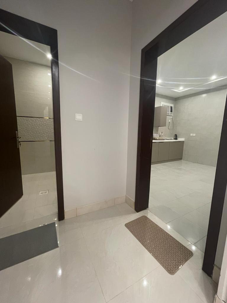 فندقيه فاخره بتصمم عصري ودخول ذاتي Apartment