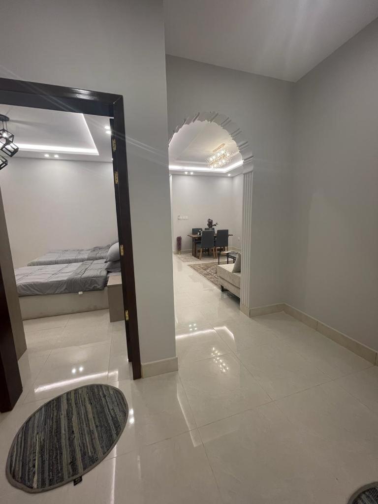 فندقيه فاخره بتصمم عصري ودخول ذاتي Apartment