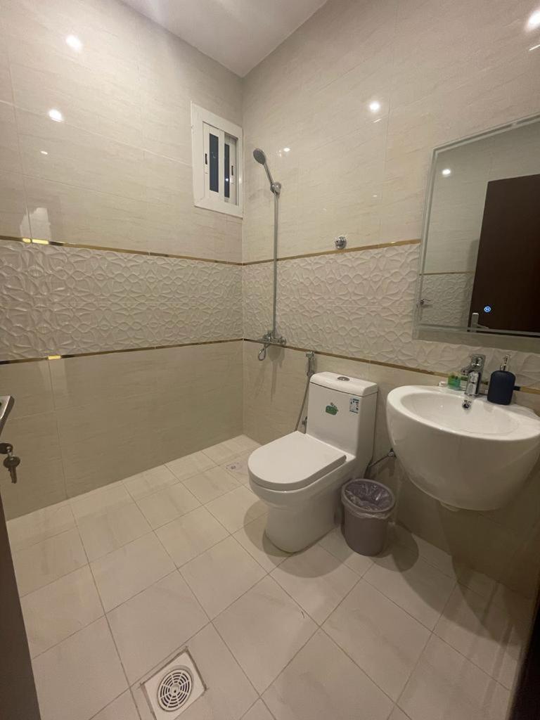 Apartment فندقيه فاخره بتصمم عصري ودخول ذاتي *