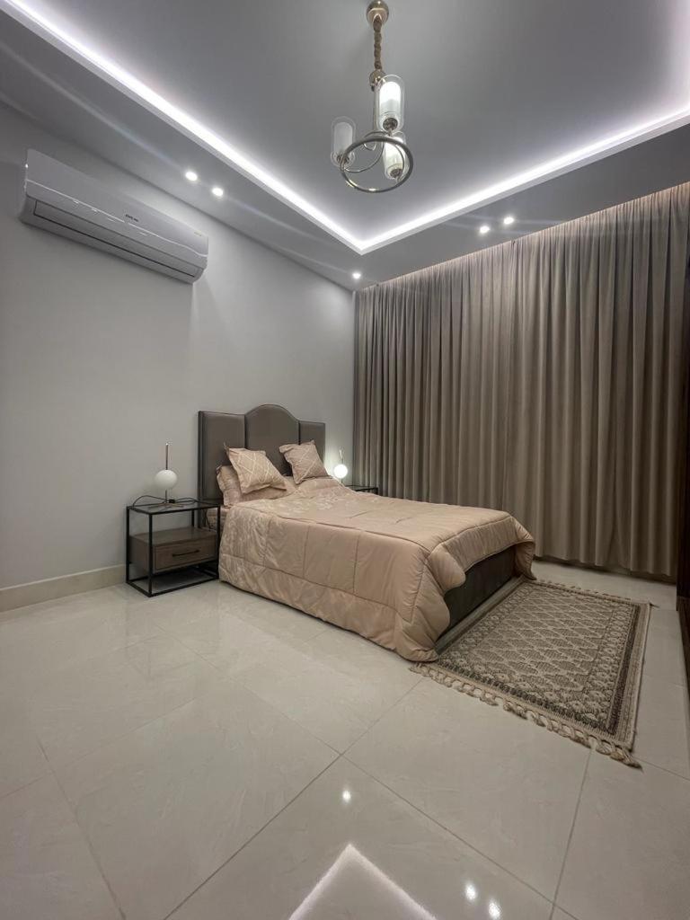 فندقيه فاخره بتصمم عصري ودخول ذاتي