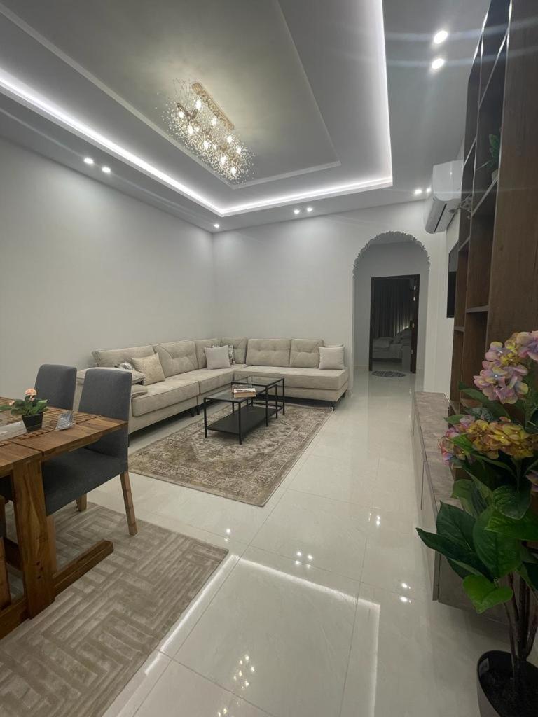 فندقيه فاخره بتصمم عصري ودخول ذاتي Apartment