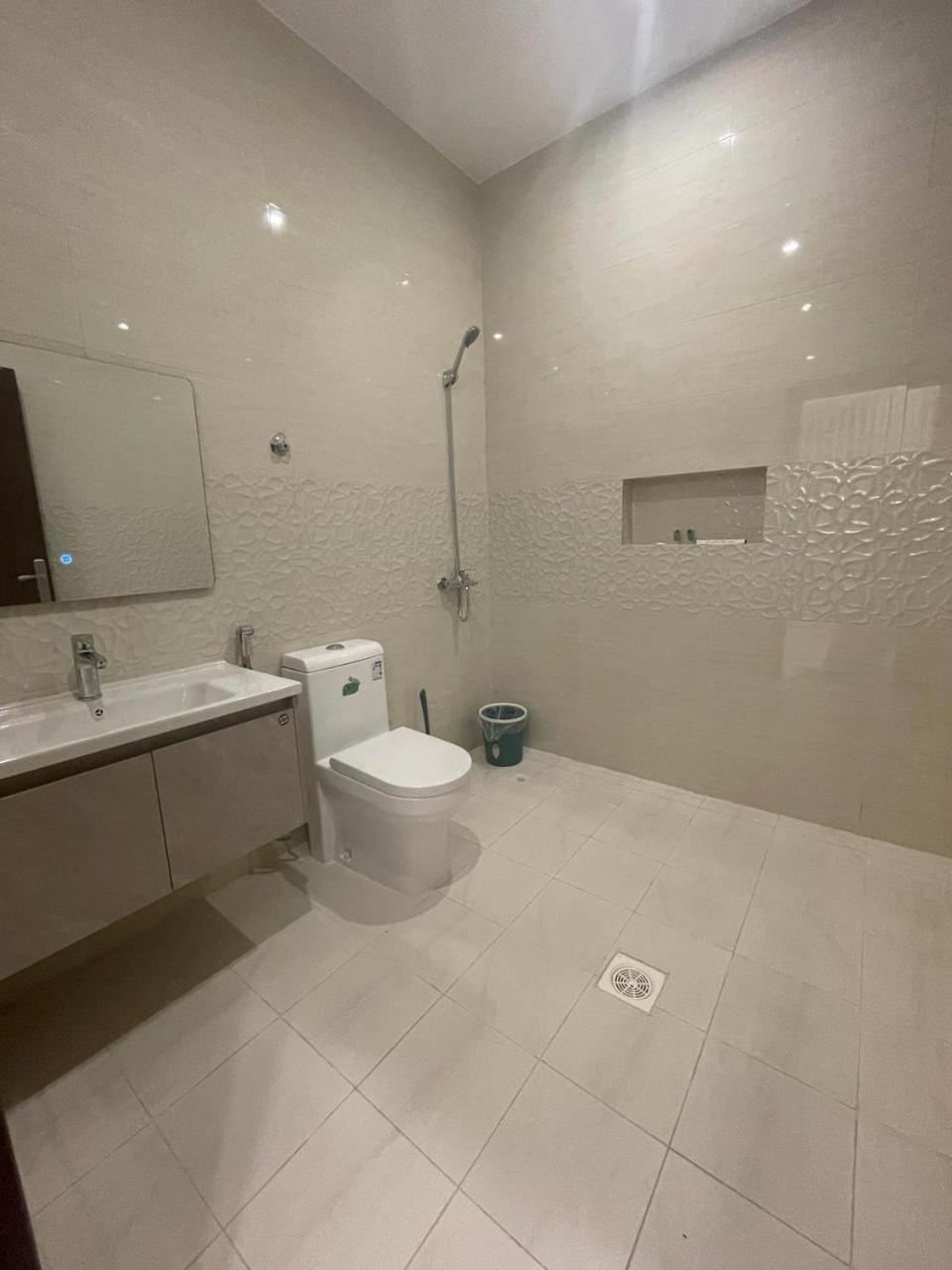 فندقيه فاخره بتصمم عصري ودخول ذاتي * Jeddah