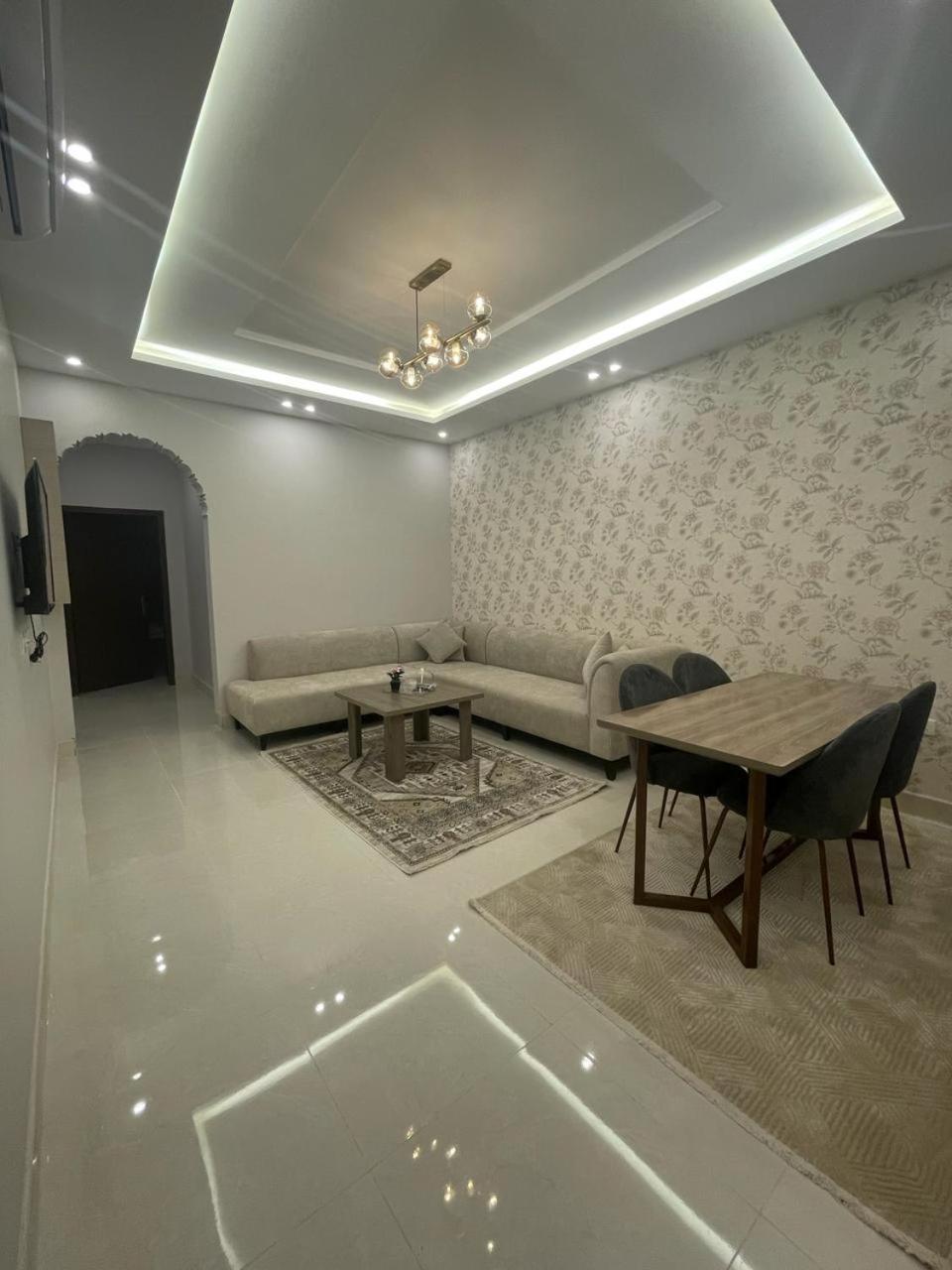 فندقيه فاخره بتصمم عصري ودخول ذاتي *