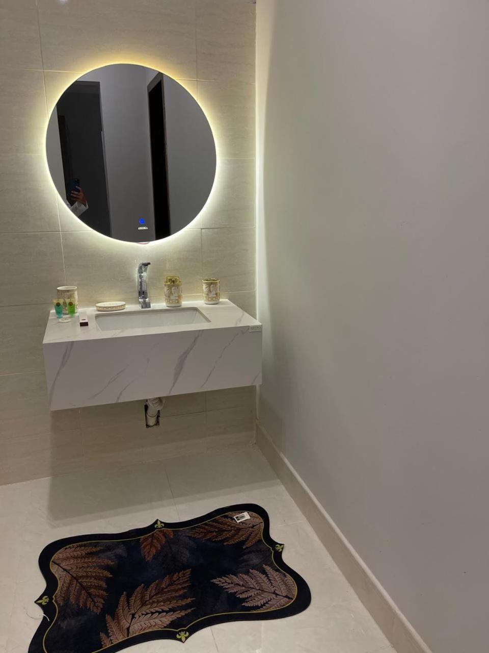 فندقيه فاخره بتصمم عصري ودخول ذاتي Apartment